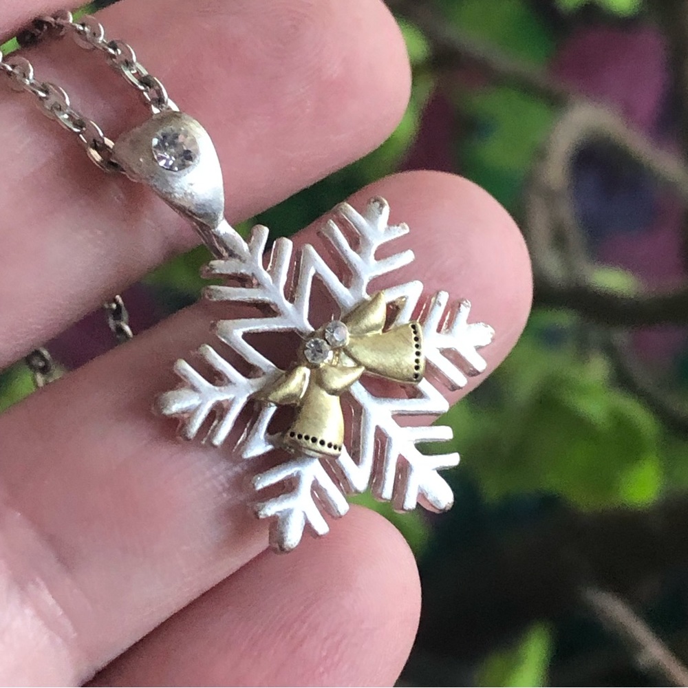 Vintage frosted snowflake angels flying pendant on chain necklace